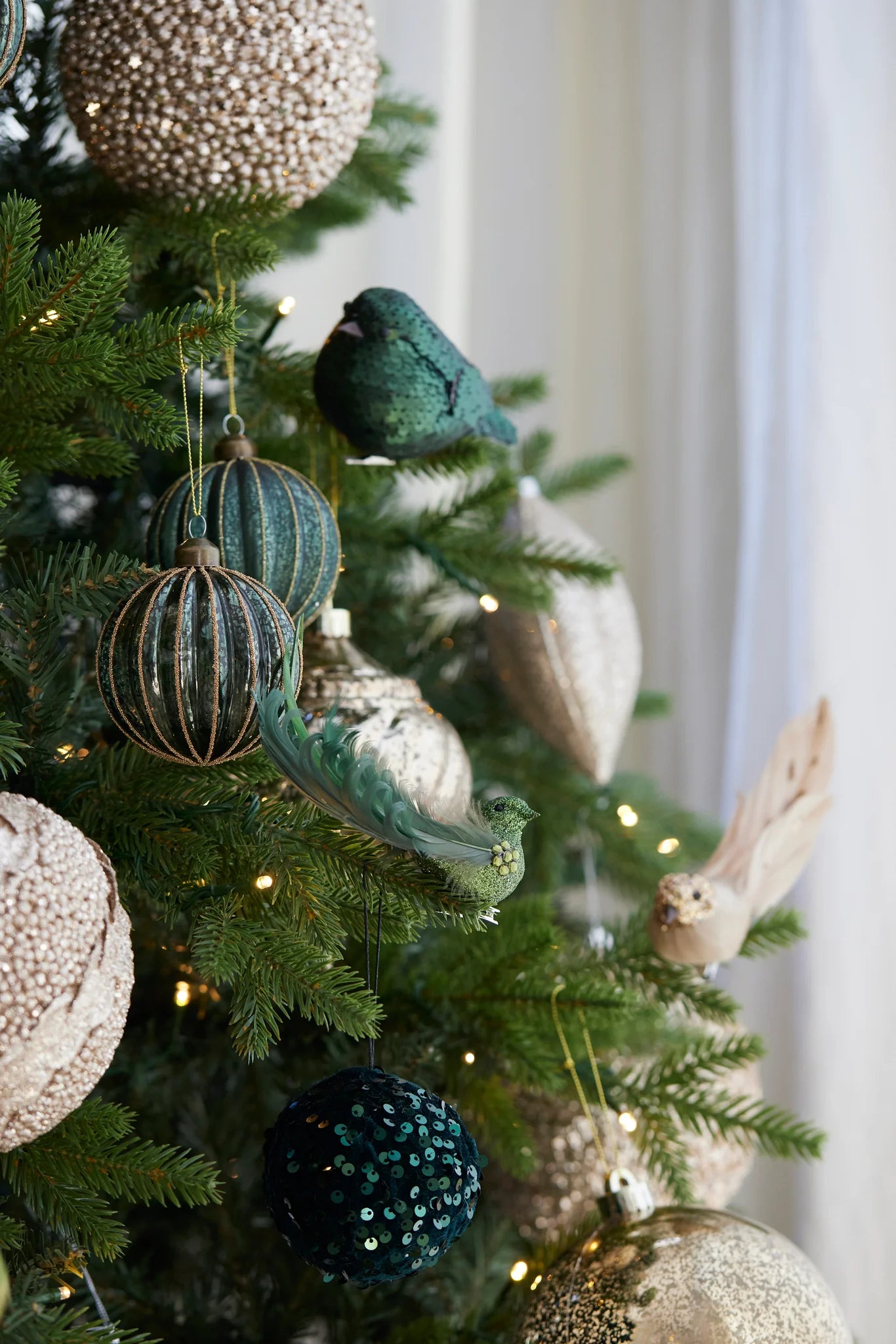 Matte Emerald Glitter Ribbed Bauble